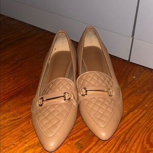 Jones New York Women’s Elegant Tan Quilted Loafers Size 12M